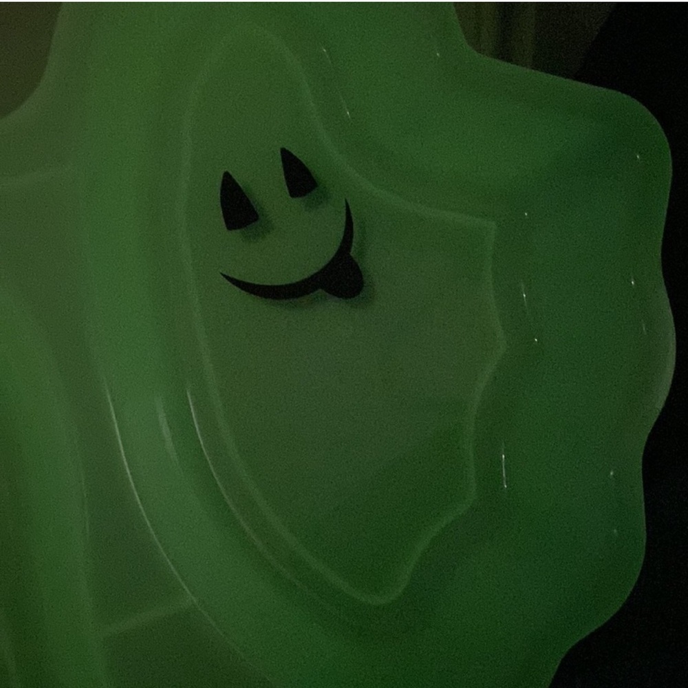 Halloween Ghost Shaped Serving Tray Glow in the Dark - Picture 2 of 6
